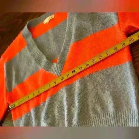 June And Hudson Womens V-Neck Sweater Blue Color Pink Block Long Sleeve Bishop M - Picture 6 of 9